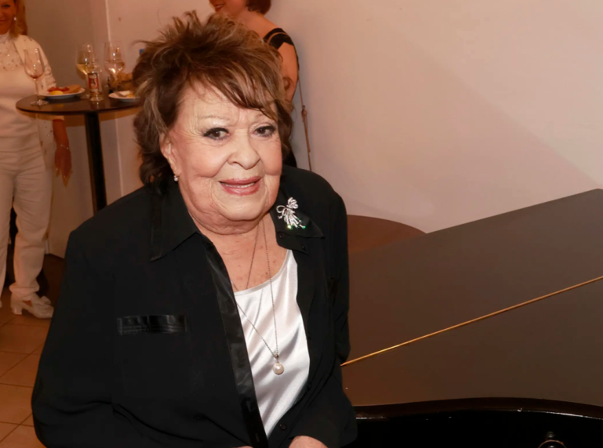 Vnuci Jiřiny Bohdalové vyrostli v elegány. Marek se za slavnou babičku kdysi styděl, dnes jí s bratrem vděčí za život