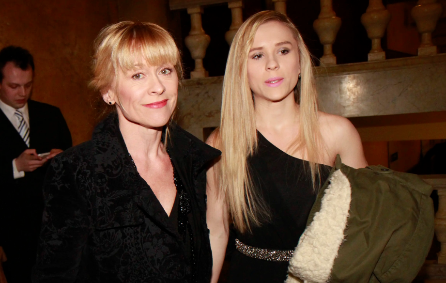 Dcera Dany Batulkové dospěla v krásnou a úspěšnou ženu. Mariana Prachařová je celá máma a dobývá televizi i sociální sítě