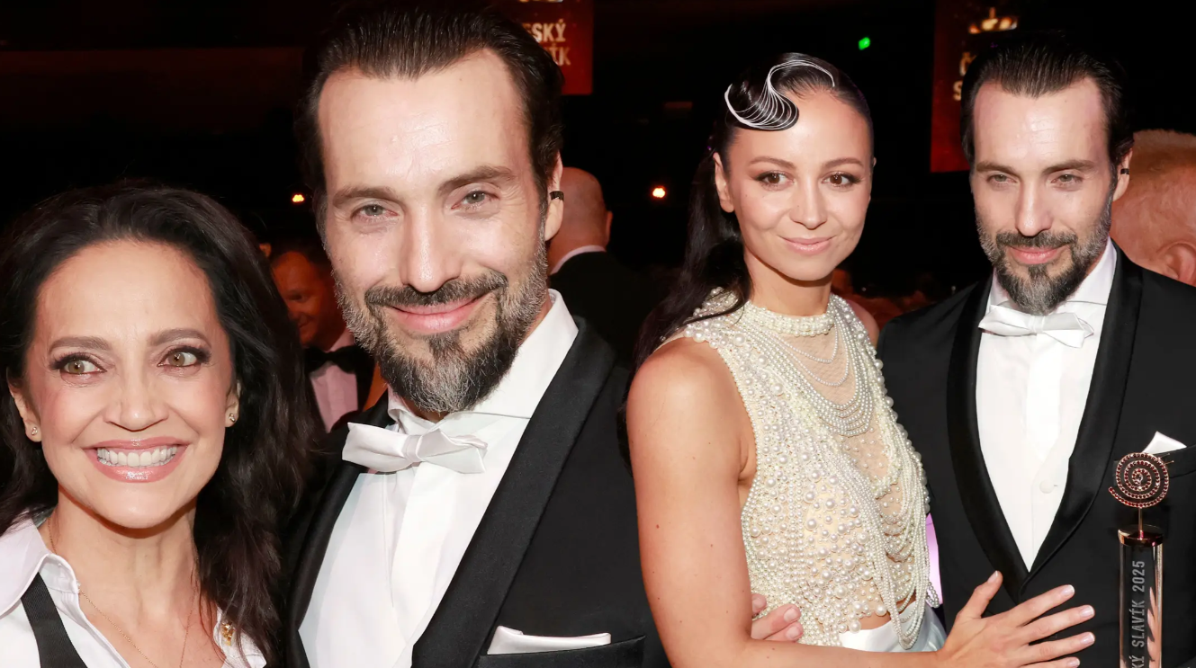 Vašek Noid Bárta zářil na Slavících po boku manželky i Lucie Bílé. Která z nich vypadala mladší? Rozdíl 30 let by tipoval málokdo