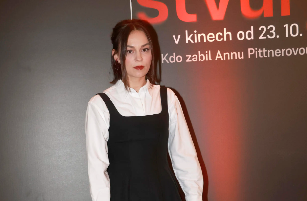 Beáta Kaňoková ze Zlaté labutě žije s kameramanem Tomášem Kotasem. Dceru má s hercem z Kamarádů, syna s novým partnerem