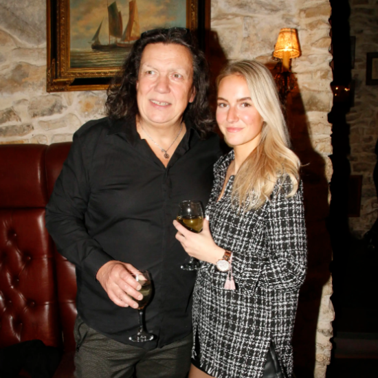 Dcera Richarda Genzera vyrostla v úspěšnou a krásnou ženu. Viktorie je inženýrka, hvězda muzikálů a provdala se za tenistu