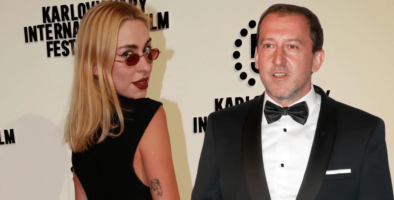 Tajemná blondýnka na festivalu ve Varech? Zpěvačka Annabelle zaujala i svým příběhem