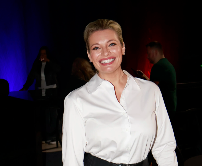 Lucie Borhyová ukazuje jinou tvář: Letní snímky odhalují její uvolněnější stránku